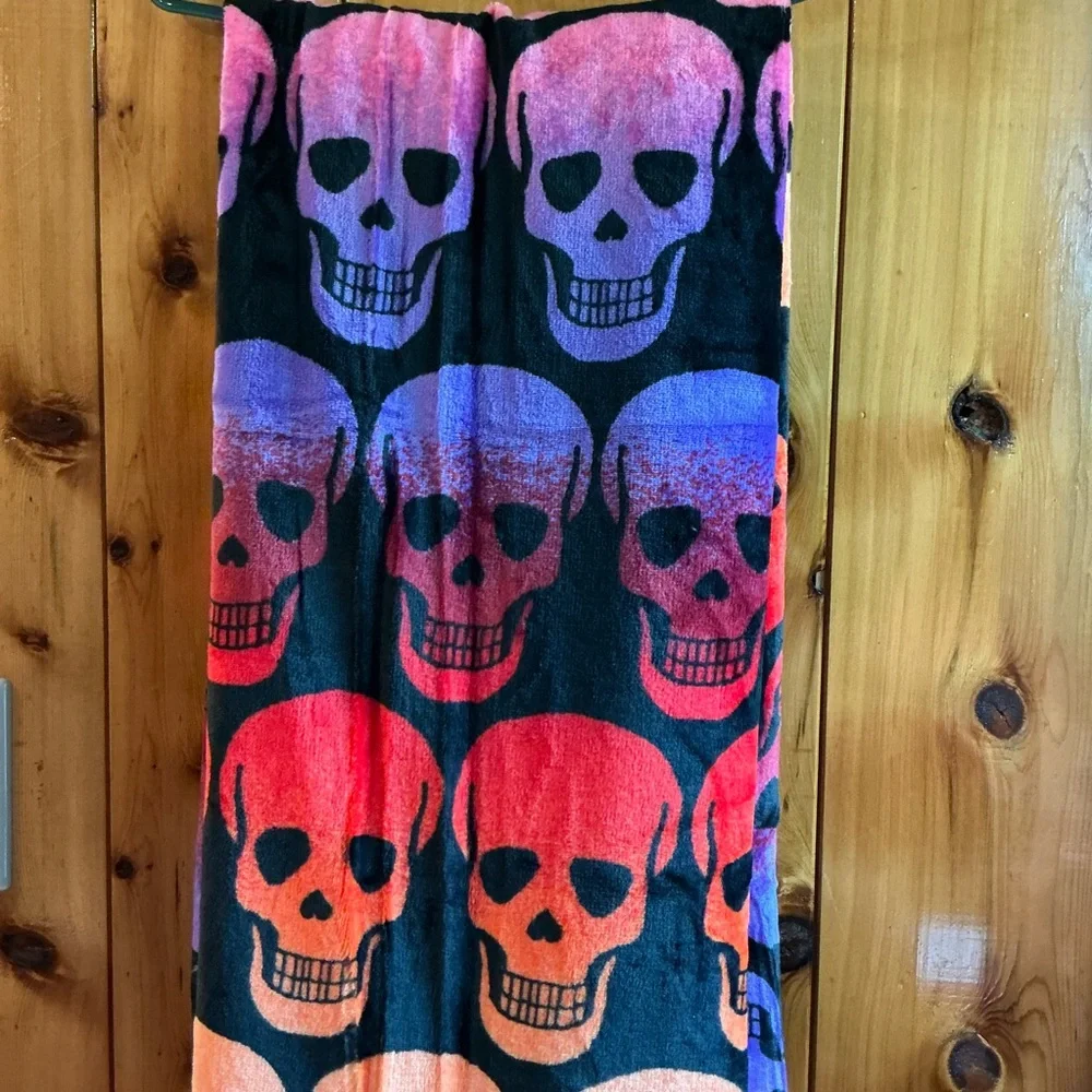 Betsey Johnson Skull Ombre Halloween Throw